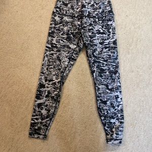 Lululemon wonder under